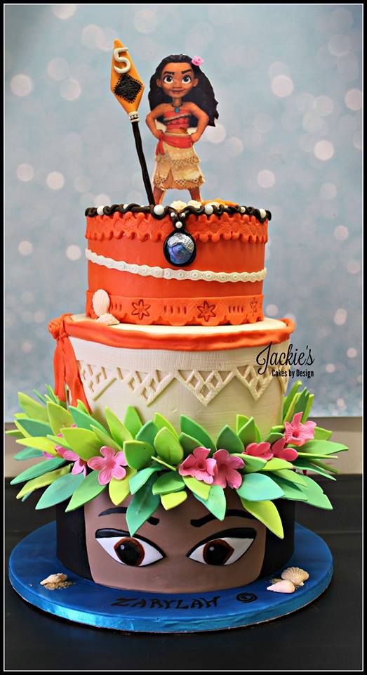 Cake tropical con figuras en fondant de Moana